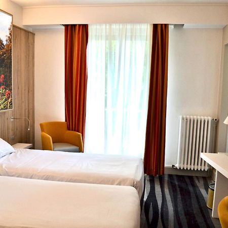 Kyriad Hotel Tours Centre Екстериор снимка