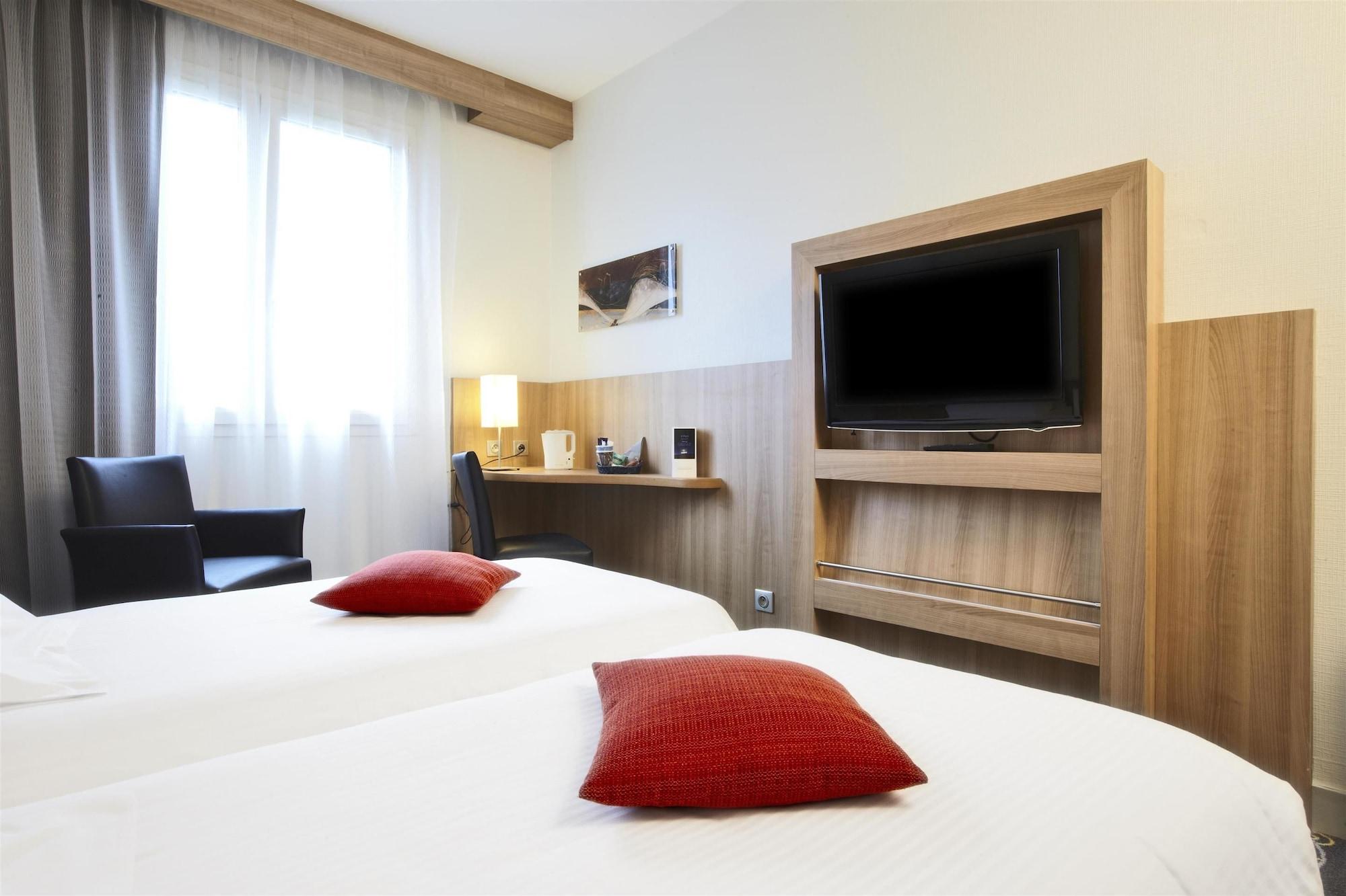 Kyriad Hotel Tours Centre Екстериор снимка
