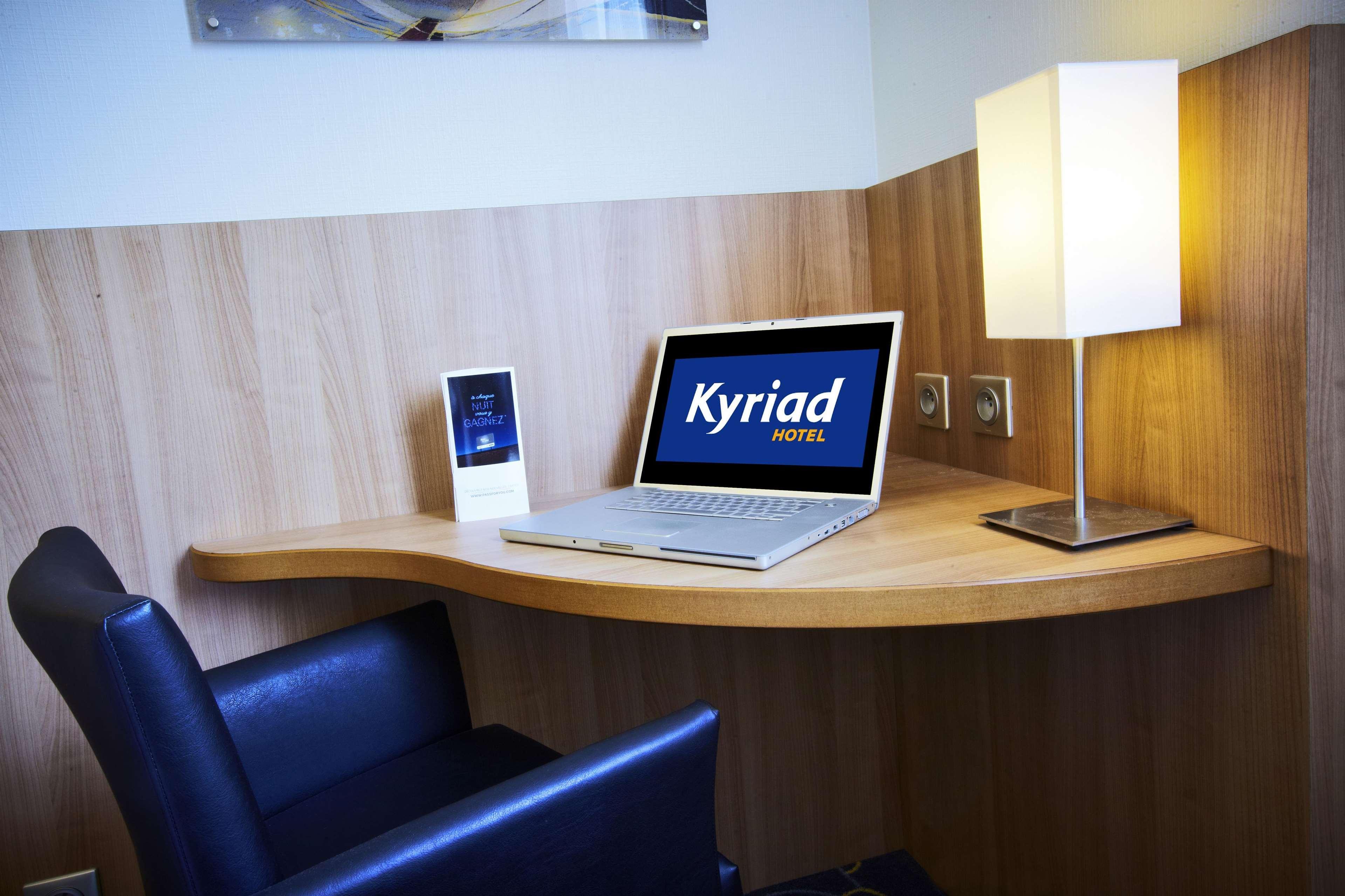 Kyriad Hotel Tours Centre Екстериор снимка