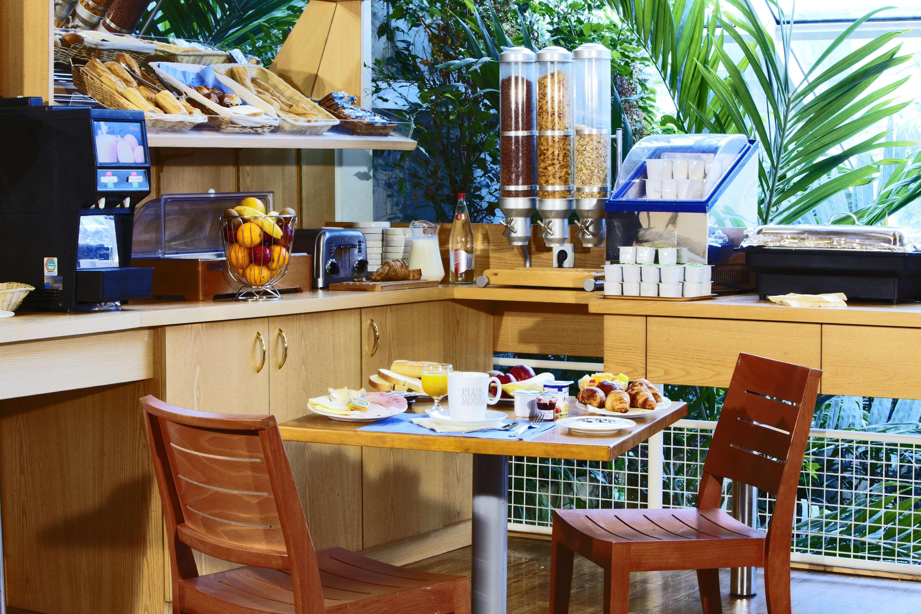 Kyriad Hotel Tours Centre Екстериор снимка