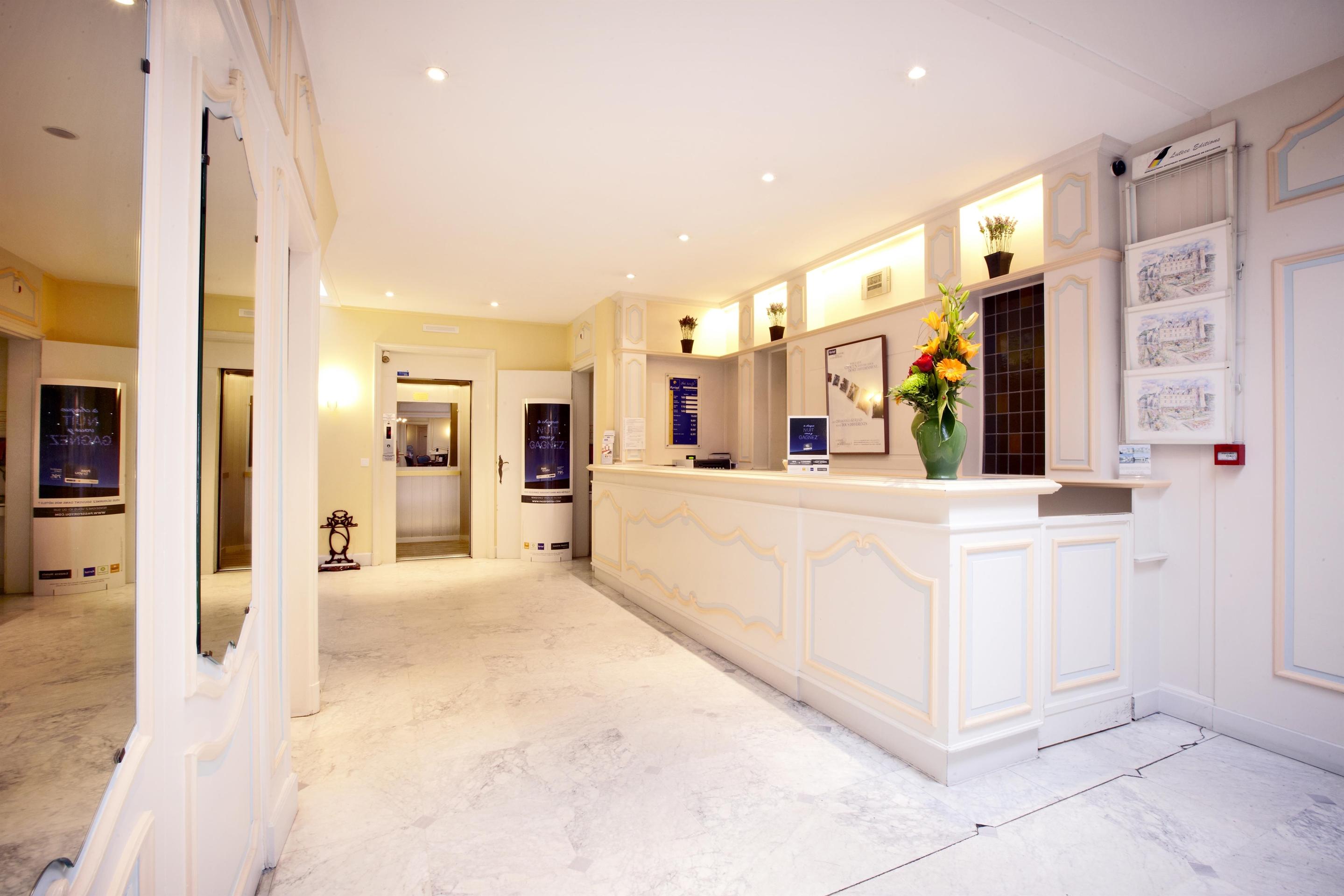 Kyriad Hotel Tours Centre Екстериор снимка