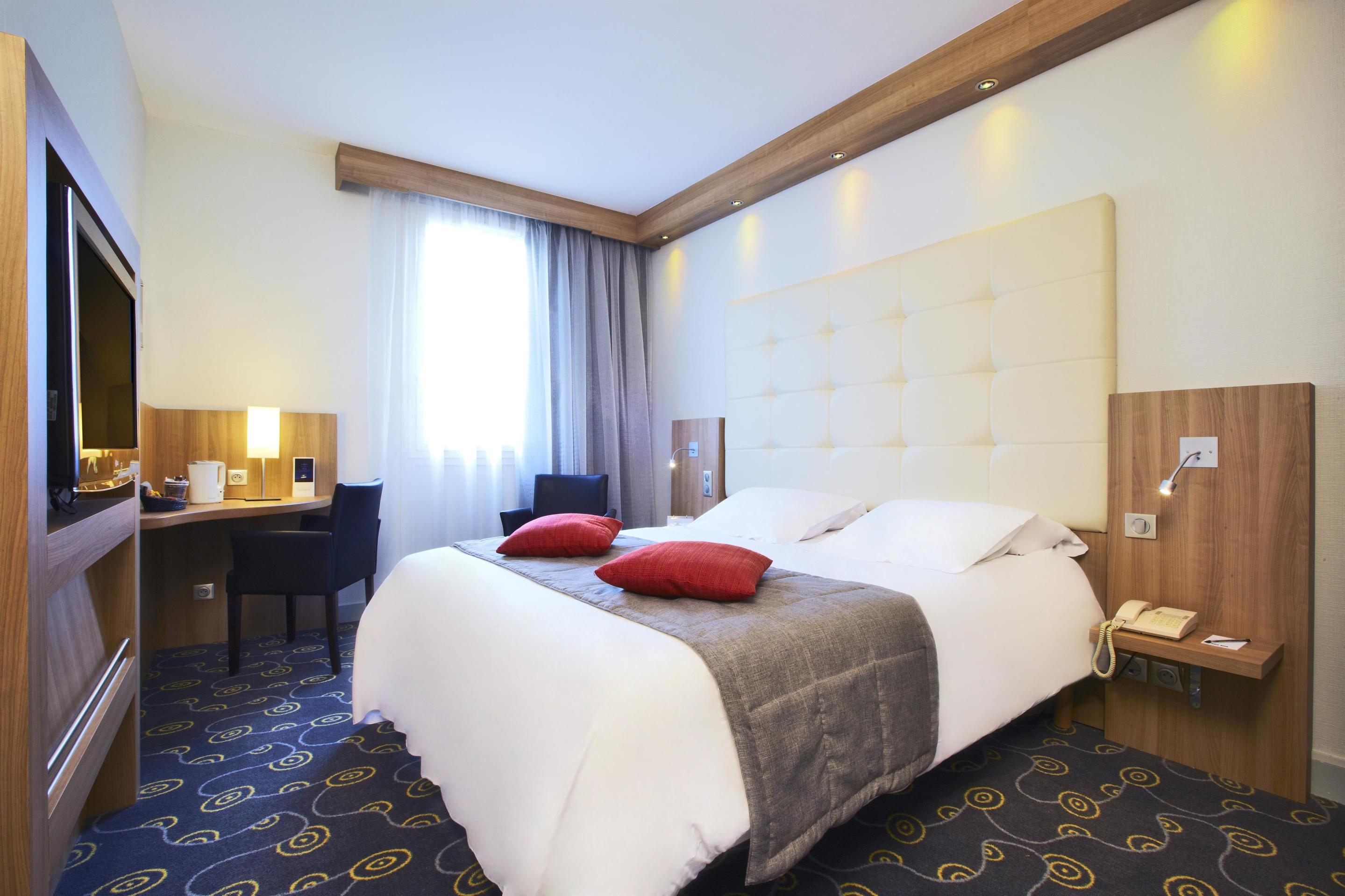 Kyriad Hotel Tours Centre Екстериор снимка