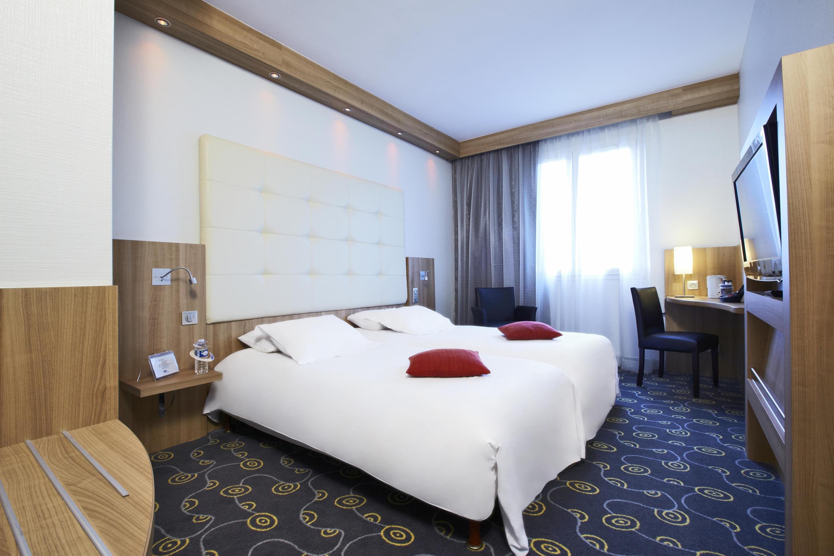 Kyriad Hotel Tours Centre Екстериор снимка