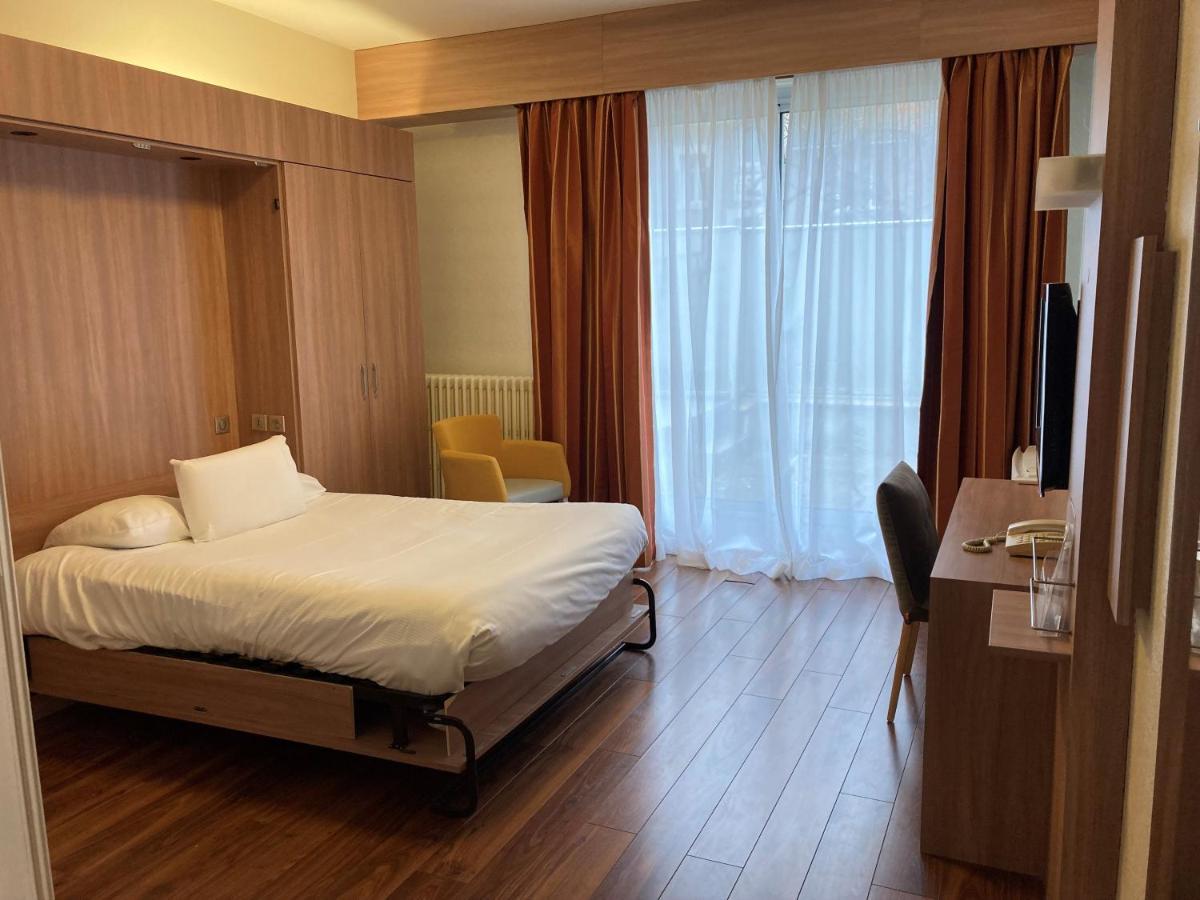 Kyriad Hotel Tours Centre Екстериор снимка