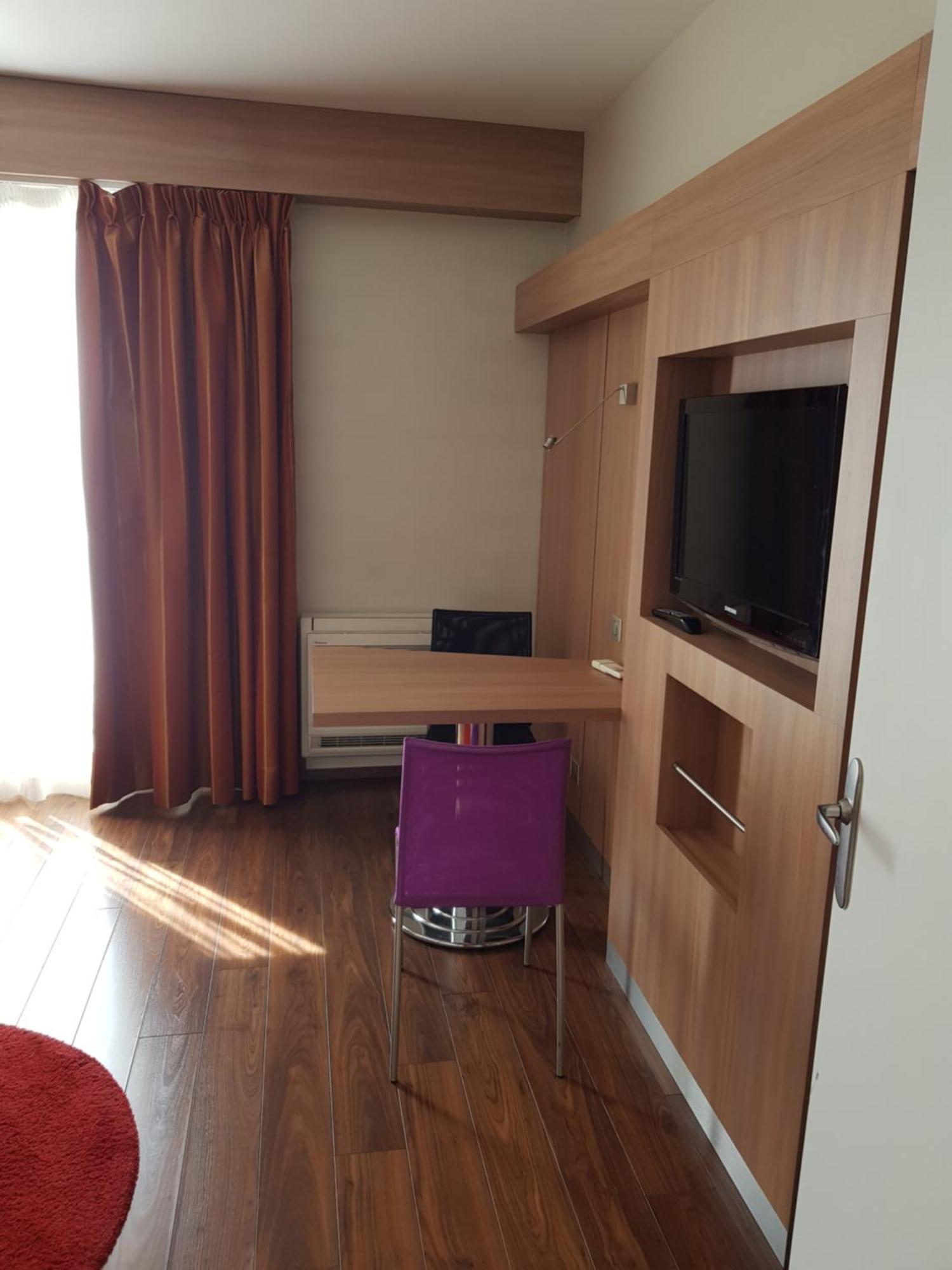 Kyriad Hotel Tours Centre Екстериор снимка