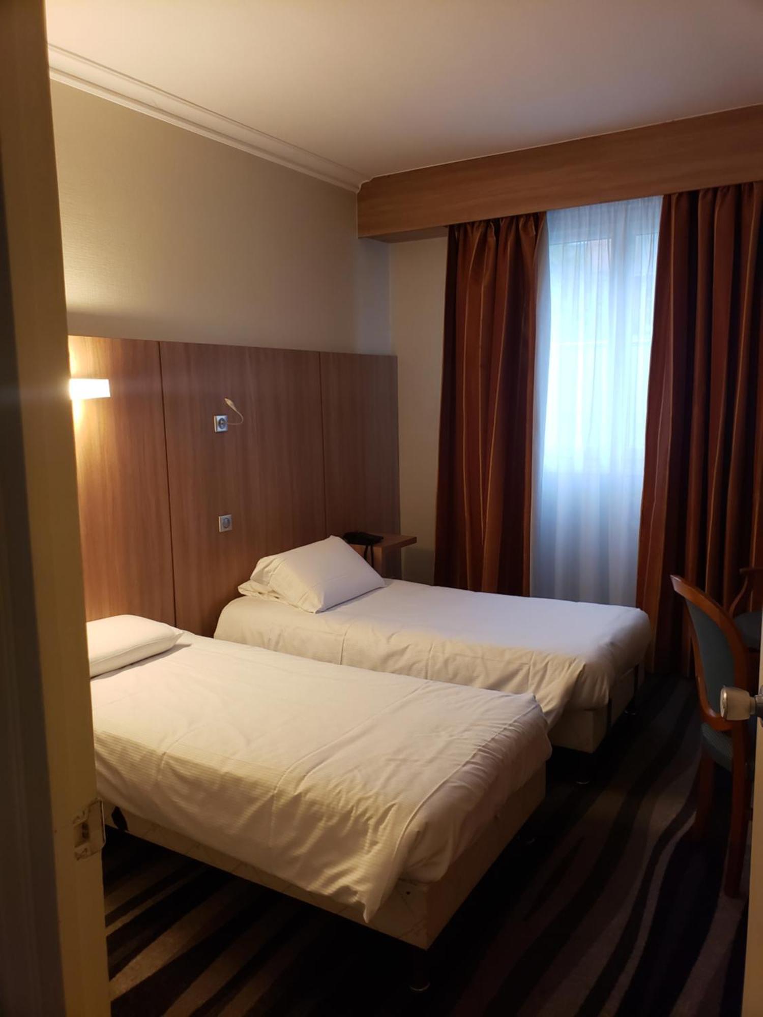 Kyriad Hotel Tours Centre Екстериор снимка