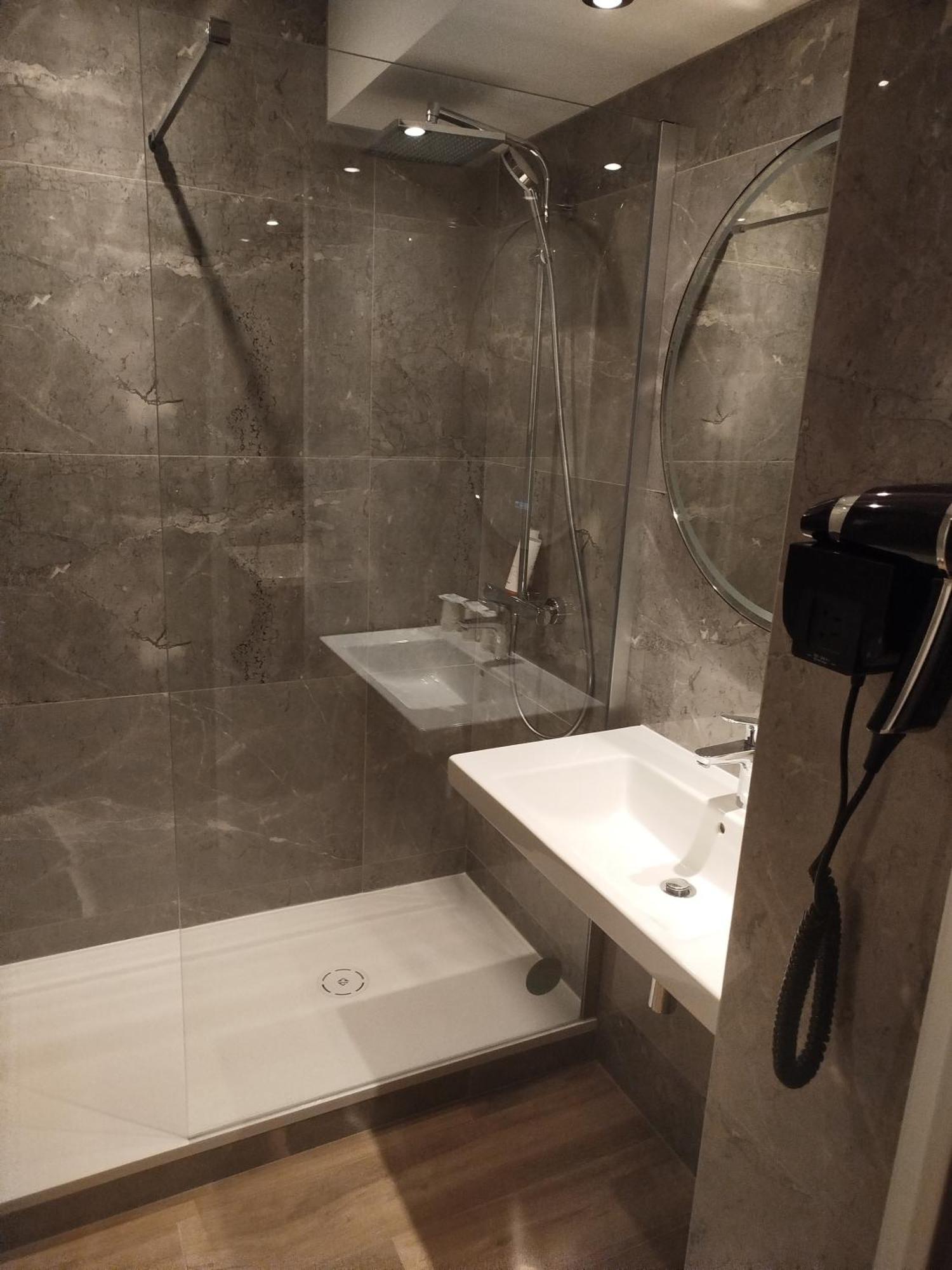 Kyriad Hotel Tours Centre Екстериор снимка