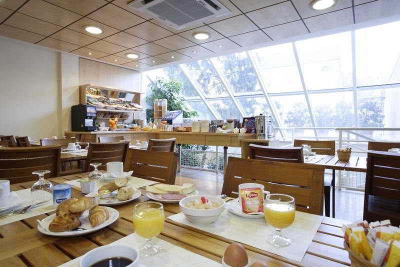 Kyriad Hotel Tours Centre Екстериор снимка