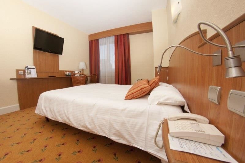 Kyriad Hotel Tours Centre Екстериор снимка